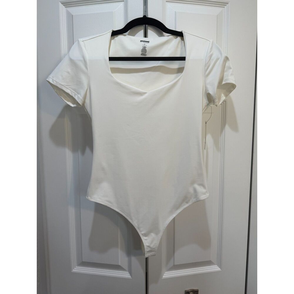 Francesca's Women's NWT Yummi White V-Neck Bodysuit Size Medium